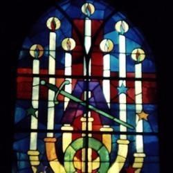 J.P. Bretegnier, le chandelier, vitrail d'Héricourt, XX<sup>e</sup> s.