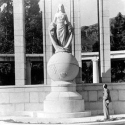 Monument rappelant l'arrivée des premiers huguenots en Afrique du Sud (1688),