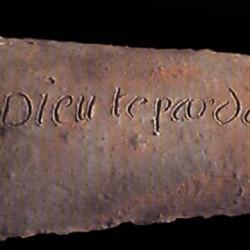 Inscription sur tuile