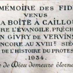 Plaque commémorant les assemblées du Désert à la Boite à Cailloux, Hargicourt (Aisne).